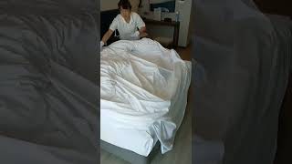 The Fastest Way South Korean Style Bed Making : Squid Method - Take3