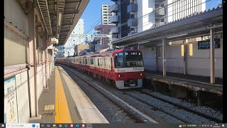 704.京急新子安駅を通過する京急1000形