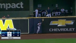 ATL@MIL: Perez's catch at the wall ends the inning