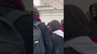 Около 300 человек пришли проститься с Навальным!!!