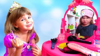 Волшебное зеркало Ариша хочет быть принцессой  Pretend play with Makeup Table