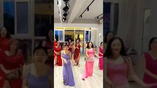 الصينيات انطربوا على اغاني الخليجية #china #dancing 😂😂😂#عربي #السعودية #الخليج