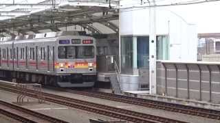 高津駅（DT09）１番線から発車する東急9000系9013F（Ｂ各停溝の口行き）