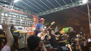 Pee Wee Gaskins - Ikut Aku Ke Bulan Acoustic Live Karawang