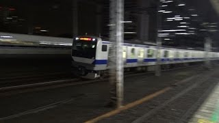 日が短くなった夜の都心区間を走行する上野東京ライン常磐線E531系が東海道新幹線とすれ違い