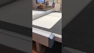 Video of the Bandalux state of the art machine cutting the fabric to manufacture a roller shade