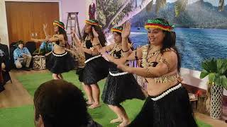 Kiribati Dance at the TekiTeki Festival( side view)