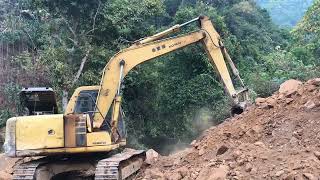 Máy xúc komatsu pc200  các bác hãy cùng xem một ngày làm việc của em excavator working with rocks