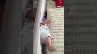 cute baby( देखिये छोटा बच्चा पलंग से नीचे गिर कर फंसा हुआ है।) #shorts #cutebaby #kartikmaavlog