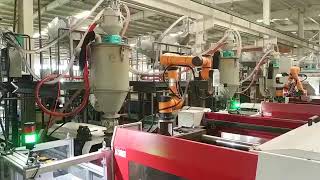 AMICUS; Five Aubo i5 Cobots Pick\u0026Place Next to the Injection Molding Machine