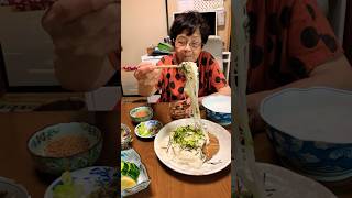 ９３歳ツムツムばあちゃんお昼のモグモグタイム👵❗️