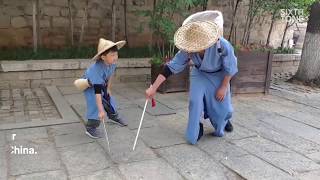 As Knights-Errant, Shandong Father and Son Clean Trash