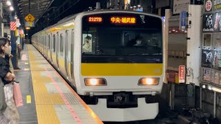 E231系500番台ﾐﾂA547編成が中央総武線各駅停車三鷹行きとして両国駅1番線に到着停車するシーン（2127B）2024.5.5.21:55