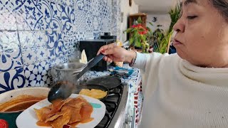 NOS PELEAMOS EN EL DESAYUNO+MI MAMA PREPARA ATOLE AZUL+ASI FUE QUE NOS ASUSTARON+TIRAN LA FUENTE!