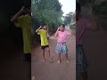 ഇടയിലെ ഒരു കുട്ടി കുരങ്ങൻ്റെ dance🐒