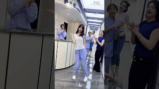 下班衣服没还完就被迫来跳舞啦 #shortsvideo #dance #nurses #护士跳舞