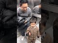 儿子天天晚上蹬被子，爸爸想出这个办法，还得是他厉害！ cute baby baby 萌娃 搞笑日常 人类幼崽 小米宝