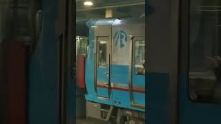 521系4両編成小松行き金沢駅出発シーン