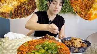 ပန်းသေးခေါက်ဆွဲ လုပ်စားကြမယ် Fried Noodles with chicken curry Pan Thad Noodles သံပုသီးကစိတ်ကြိုက်