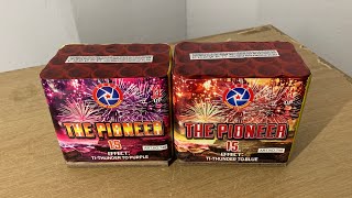 The Pioneer purple : Rubro Vuurwerk : 15 Shots : 227 gram : 18 mm : Heavy Legend 15 Assorted Cakes