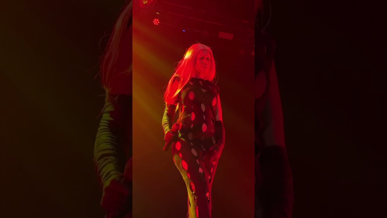 Kelela "On The Run" Live At The Opera House Toronto - YouTube