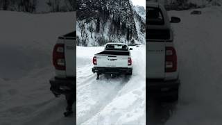 Hilux vs Jimny in Snow #automobile #toyotahilux #jimny #snow