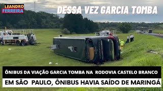 Ônibus da VIAÇÃO GARCIA que partiu de Maringá sai da pista e tomba na Castelo Branco em São Paulo.