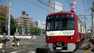 千葉ニュータウン鉄道9100形9128F急行印旛日本医大行き\u0026京急1000形1217F急行羽田空港行き 八ツ山橋踏切にて