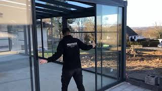 Terrassenüberdachung Wintergarten Glasdach mit Schiebetüren und Senkrechtschiebefenster Isolierglas