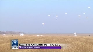 Под Одессой первокурсники военной академии совершили свой первый прыжок с парашютом