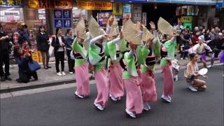 みんなで踊ろう♪阿波踊り（神楽坂通り）神楽坂かぐら連＜神楽坂まち飛びフェスタ2016＞