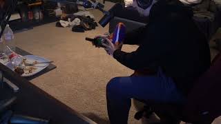 Sodapoppin tries to open a wine bottle with his shoe