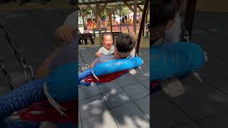 親子盪鞦韆 好玩好開心😆 1y6m19d