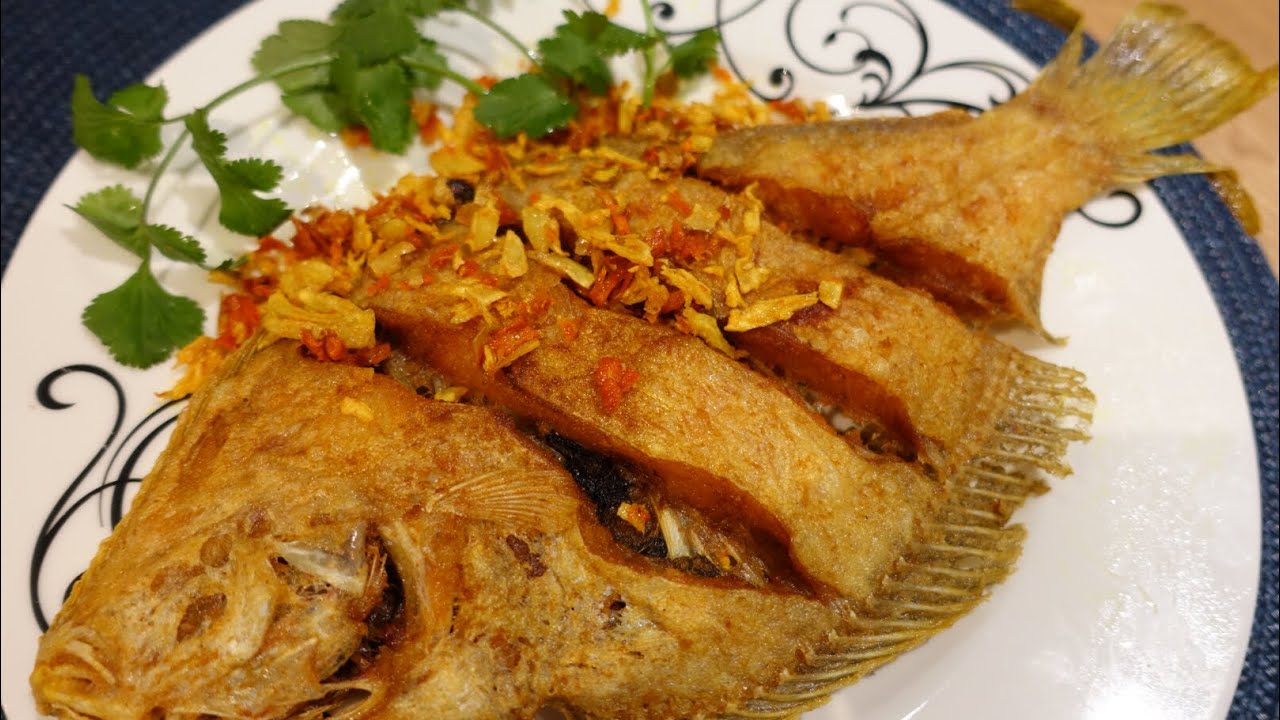 Fried Fish Recipe, Crispy Fish With Crispy Garlic & Turmeric ปลาทอด ...