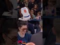 anne hathaway thanks og anunoby for almost crashing into her during the knicks game 🤣