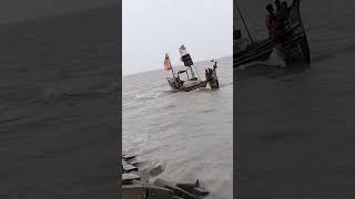 মাছ ধরার নৌকা || নৌকা || নদী ||#fishing #sea #podma #fish