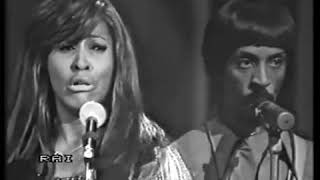 Ike  Tina Turner   (Proud Mary) 1971