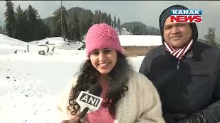 Jammu \u0026 Kashmir Covered In A Blanket Of Snow; Tourists Enjoy The Weather