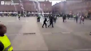 #GiletsJaunes : Place du #Capitole gazée depuis #helico de la #Gendarmerie