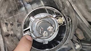 How to Change Headlight Bulb of a Motorcycle | ഹെഡ് ലൈറ്റ് ബൾബ് എങ്ങനെ മാറ്റാം | Nammude Garage