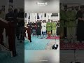Detik-detik Pria yang Diduga ODGJ Nekat Pukuli Imam Saat Salat Subuh di Malaysia #shorts #odgj