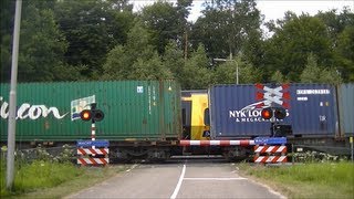 Spoorwegovergang De Lutte // Dutch railroad crossing