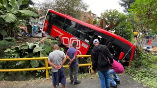 Accidente de bus en Medellín dejó once heridos