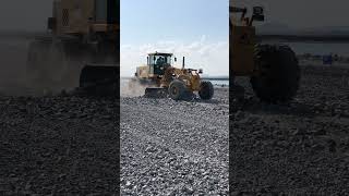 SDLG Matadors Motorgrander Clearing rock for dump trucks.