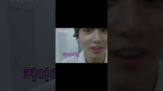 BTS | 무대입장 전 카메라에 장난치기 (BTS is playing around with the camera before entering the stage)