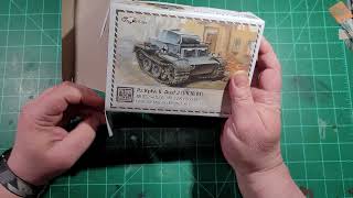 Flyhawk Models 1/72 Pz.Kpfw II Ausf J (VK16.01) in box review.