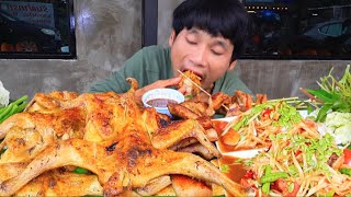 ส้มตำหมูย่างปลาร้าไก่ย่างหนังกรอบแกล้มผักสดแซ่บคักอีหลีครับพี่น้องMUKBANG EATING SHOW/โก้อีสานพาแดก