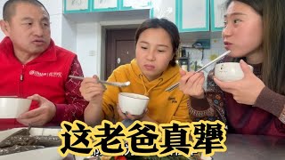 老爸吃饭为何愁眉苦脸？粗粮配三道菜还不满意，没有肉难以下咽！