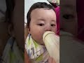 カメラ目線でミルクを飲み続けてたw あかちゃんのいる生活 赤ちゃん baby