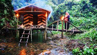 CAMPING SAAT HUJAN DERAS MEMBUAT SHELTER BAMBU DITENGAH SUNGAI BARENG ISTRI